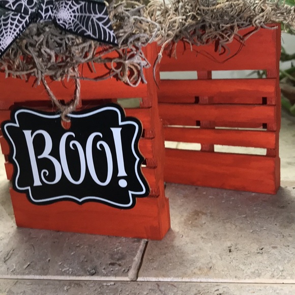 Halloween Handcrafted Wood Pumpkin Pallet “Boo” (Set of 3) - Picture 3 of 6